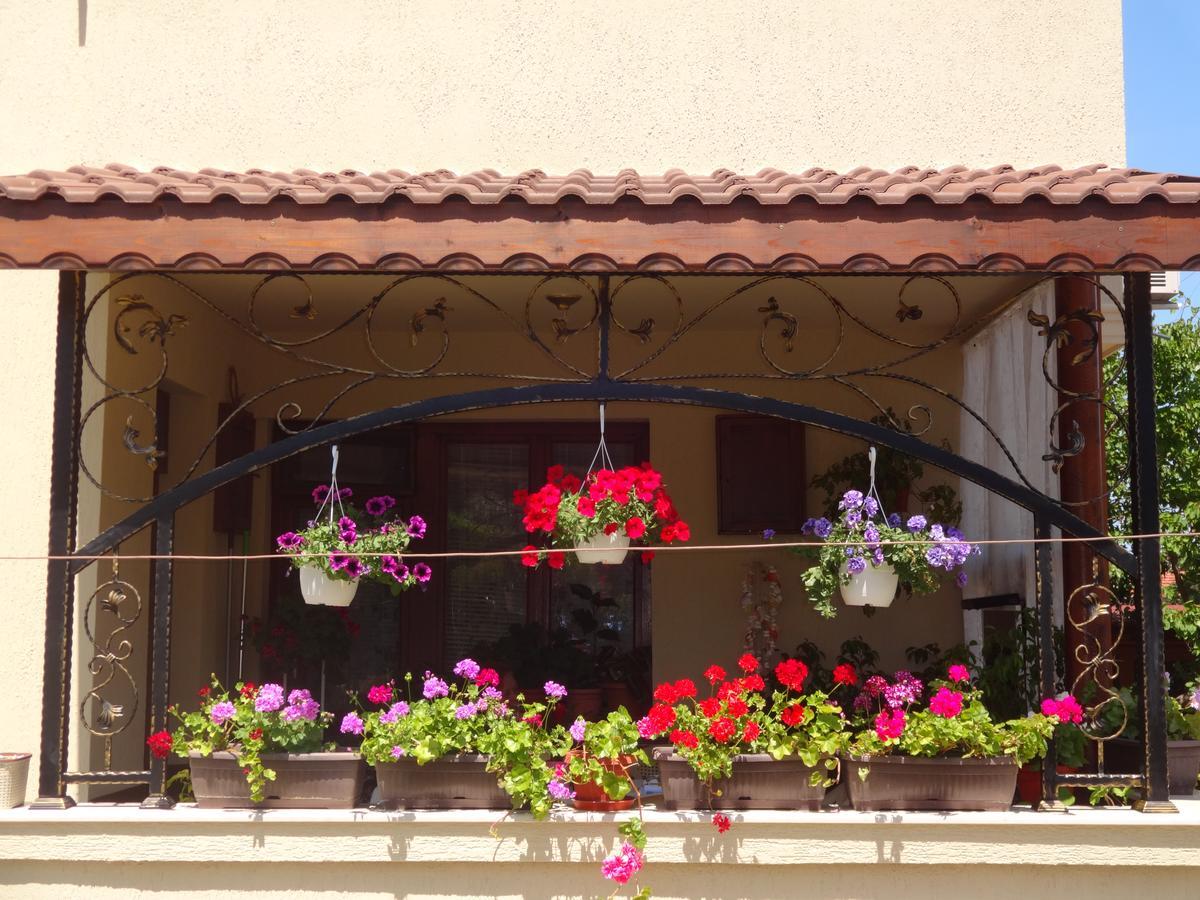 Apartments Dona Chernomorets Exterior photo